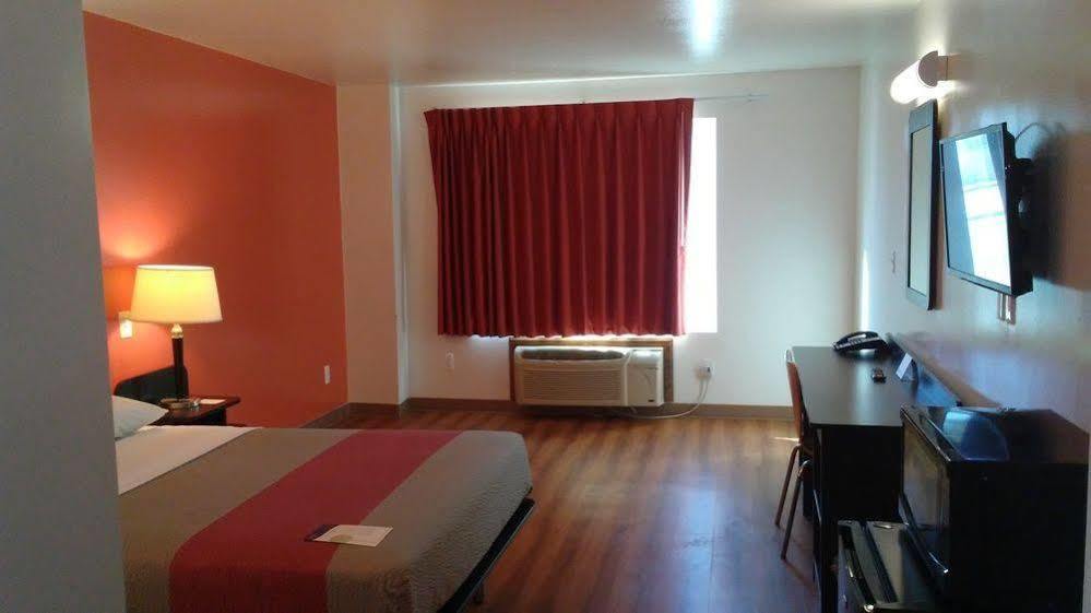 Motel 6-Hesperia, Ca - West Main Street I-15 Esterno foto